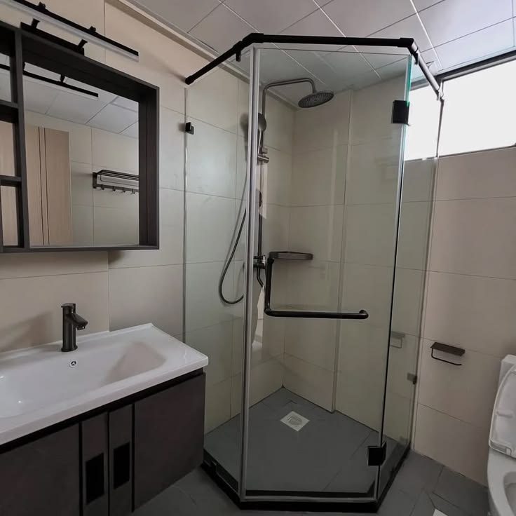 En-suite bathroom with walk-in shower